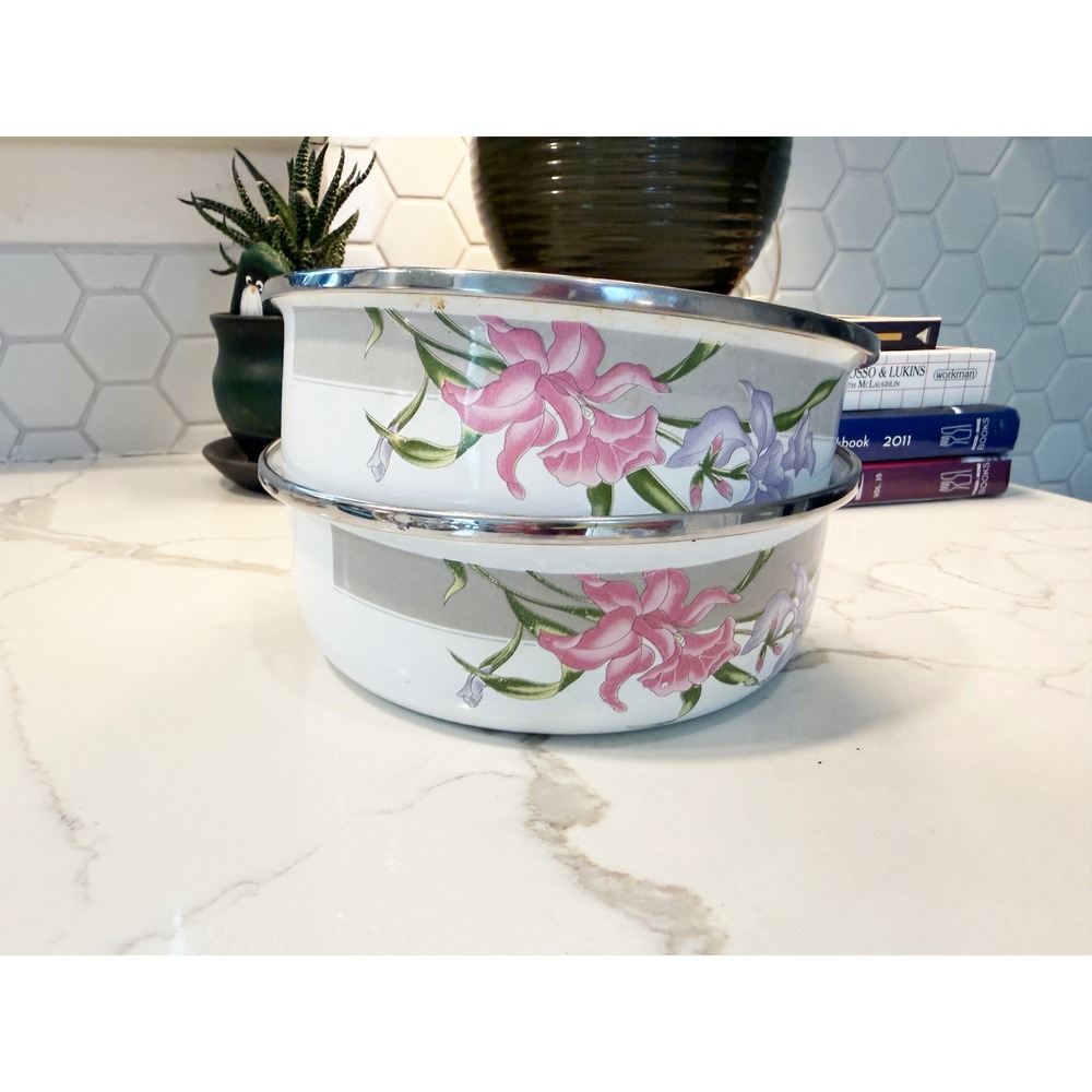 Vintage GMI Enamelware Bowls‎ Set of 2 White Floral Pink Purple Lily Silver Rim - Picture 3 of 9